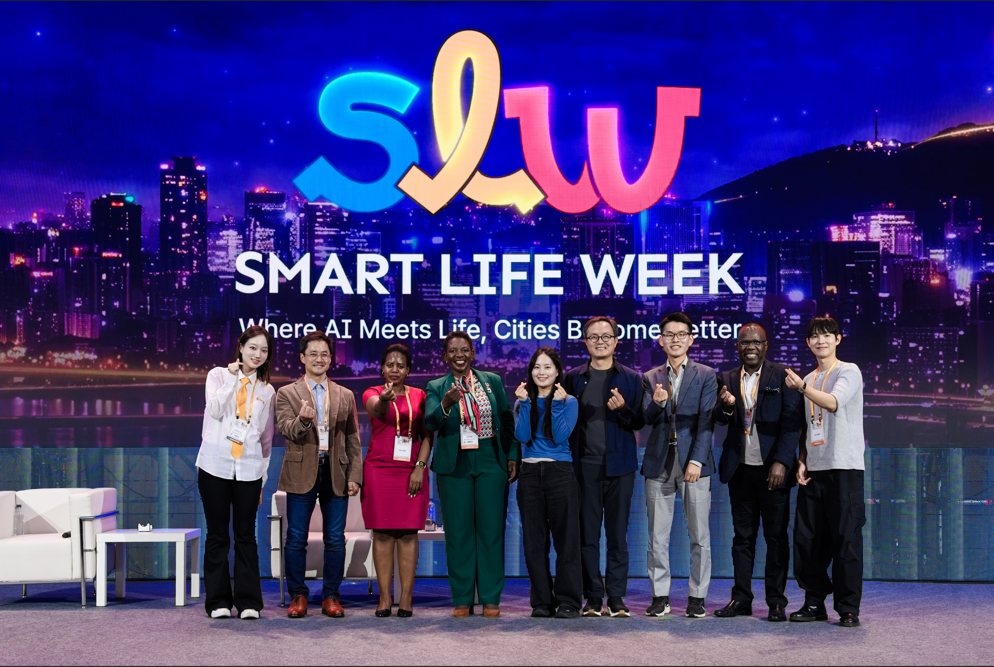Forum speakers and organisers on the Smart Life Week stage